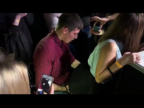 ❤️ Īsts sekss krievu naktsklubā. 18 gadus veca krievu meitene anālajā atverē un vagīnā, kas drāzta naktsklubā ❌ Sekss video pie mums ❤